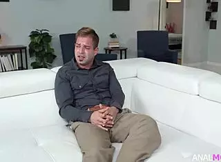 Lilly Hall abre su culo para hijastro, ¡ups!