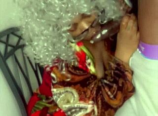 Бабушка жаждет 11-дюймовый черный член в рот