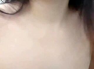 ฟิลิปปินส์ แสดงหน้าอกเล็กในการโทรวิดีโอ