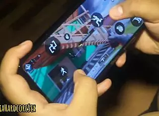 jugando call of duty con mi mejor amiga se lleva una lecheada en la boca de premio por ganar la partida