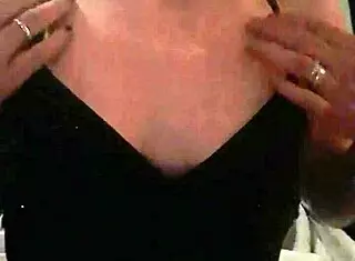 cheating milf toys her pussy!