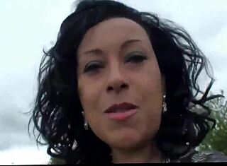 דניקה קולינס חושפת ציצים בחוץ ב-justdanica.com