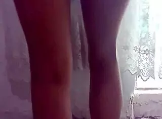 Olgun Türk Kadın Teases Wildly in Homemade Kitchen Scene