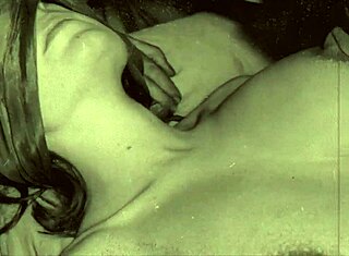 Secretul meu vintage lesbian bondage e atât de sălbatic! 🔥