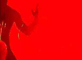 dançando com minha amiga loira e depois transei no meio da festa