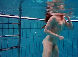 Ei gata, quer ver a Alice Bulbul brilhar na ação de natação subaquática russa?