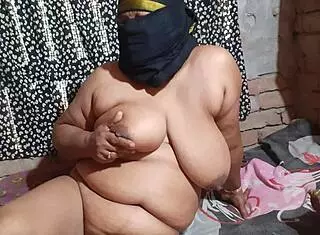 Beautiful Indian Aunty Feels Amazing Fucking Her Big Ass