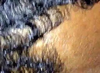 eating and stroking the pussy right got her pussy shaking on peekshow