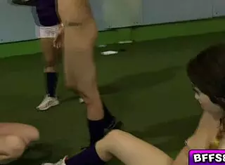 Teens lick pussy in centipede position