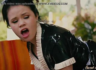 18+少女户外骑鸡巴并射在阴户上