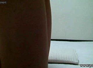 見てよ、この日本人美女のワイドオープンキャメルtoeの盗撮カメラ！