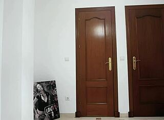 Tiukka alusvaatebodysuit koe lähikuvassa