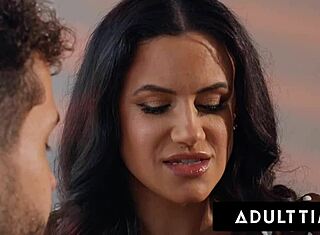 Adult Time - Samotna kuguar Penny Barber mówi: Zalej mnie, sąsiedni nastolatku, nie wyciągaj, wypełnij moją ciasną dupę!