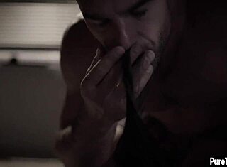 Rozkošná panenská nevlastní sestra podvedená do trojky s obřími chujemi