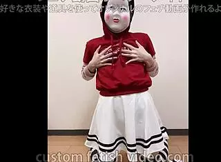 girl in skirt masturbates, so sexy 😍