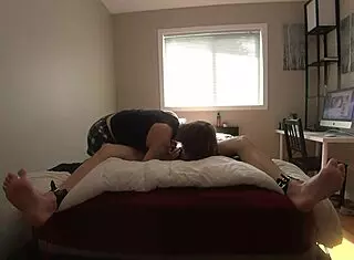 Gwen Returns The Favor With Intense Toe Sucking And Licking!