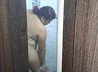 i enterd the bathrom and saw my rich stepmom give me a good blowjob part 1