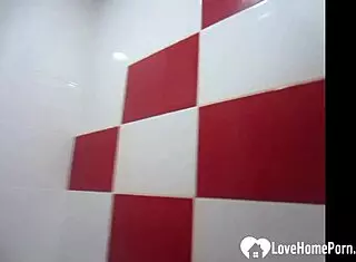 Enjoying bath while sucking his dick 😘