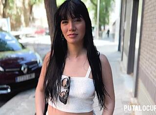 Rozkošná latinská brunetka přistižena při foukání tatínkova ptáka u venezuelského východu