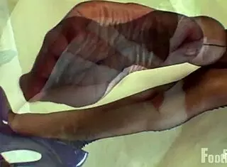 Footpixies shorts part 1 features wrinkled feet and toes in a fetish scene.