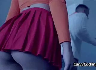 Curvy Big Tit Velma Gives Sloppy Deepthroat Blowjob In Cosplay