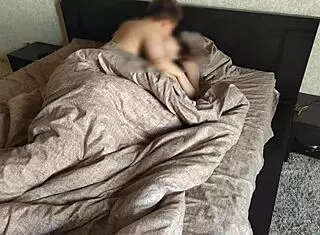 njene velike joške so okusne v jutranjem seksu 😍