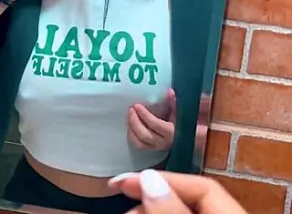 mejor amiga cachonda me invita a casa y follamos de perrito