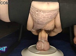 Putain, regarde cette salope BBW jouir en chevauchant cette grosse bite crémeuse !