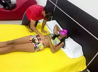iniciamos porno casero pijamada con hermanastra morena luego me monto para calentarla zorra pide sexo real interracial