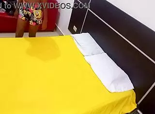 iniciamos porno casero pijamada con hermanastra morena luego me monto para calentarla zorra pide sexo real interracial