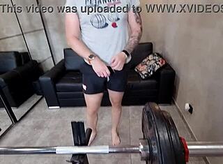 เฮ้ยทุกคน ดูการออกกำลังกายและอาบน้ำร้อนกับหนุ่มโปแลนด์คนนี้!