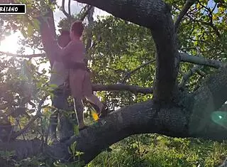 Rota Sex Offers Herself To Well-Endowed Amazon Man