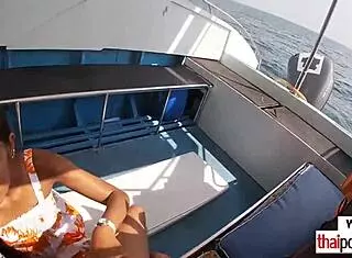 Asian girlfriend gets raw fucked outdoors! 😍