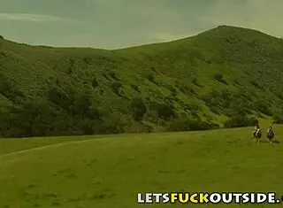 Let's fuck outside with this cute brunette and her big boobs! 😍