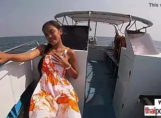 Asian girlfriend gets raw fucked outdoors! 😍