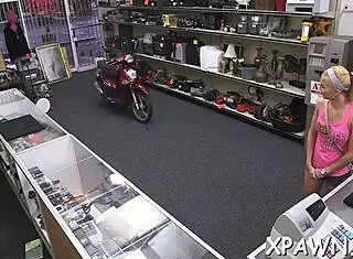 Amateur Cutie Show Her Curves