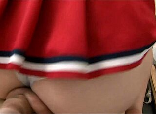 Mand, denne cheerleader-pige tager det hårdt fra sin asiatiske elsker!