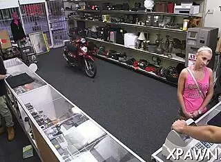 Amateur Cutie Show Her Curves