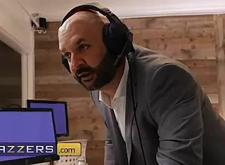 Kissa Sins And Bella Rolland Scissoring And Squirting In Studio