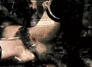 Vintage britanski porn ujame dlakavo pičko akcijo iz swingerskih šestdesetih v retro stilu