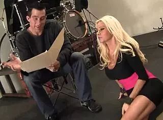 Jennifer Best embraces her wet pussy desires