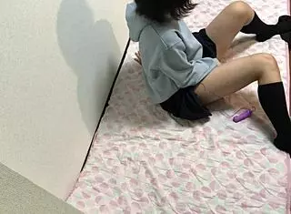 Japanese Amateur Learns Masturbation And Cums