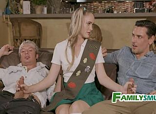 Отгатни как тази 18+ скаутка шокира семейството си!