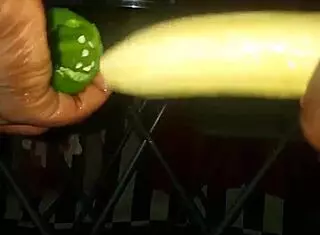 Plantain Versus Poivron: I Get Wet And Cum