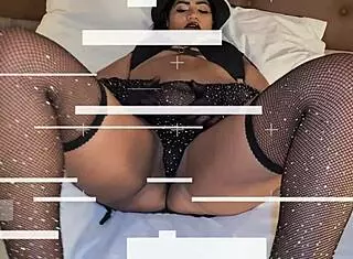 the brunette shaved her pussy to receive cum inside