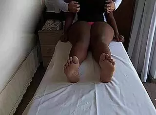 Câmera Escondida Flagga Casada Tendo Orgasmos Durante Atendimento Com O Terapeuta Safado - Massagem Tântrica - Video Real