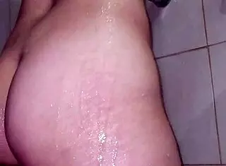 Spying on my hermanastra bathing, I record while taking her hard