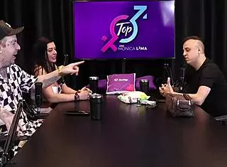 Freddy the Dogging King cums on car door after kiss 😏