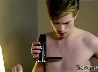 Wow! Bareback twink buddies creampie in live gay show!