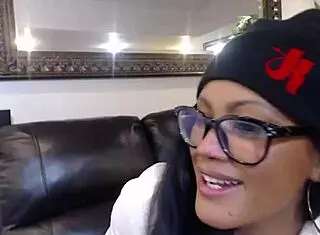 Maxine X dildo fucks her pussy